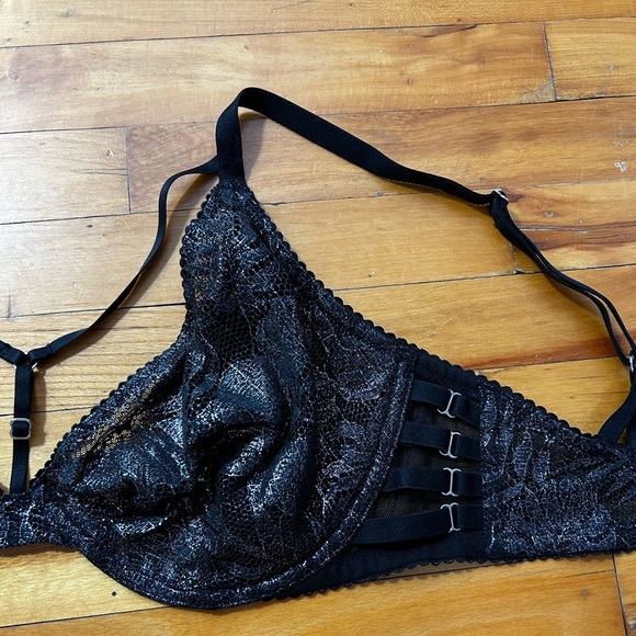 2/40$ 🖤 Victoria’s Secret strappy bra - Picture 2 of 4